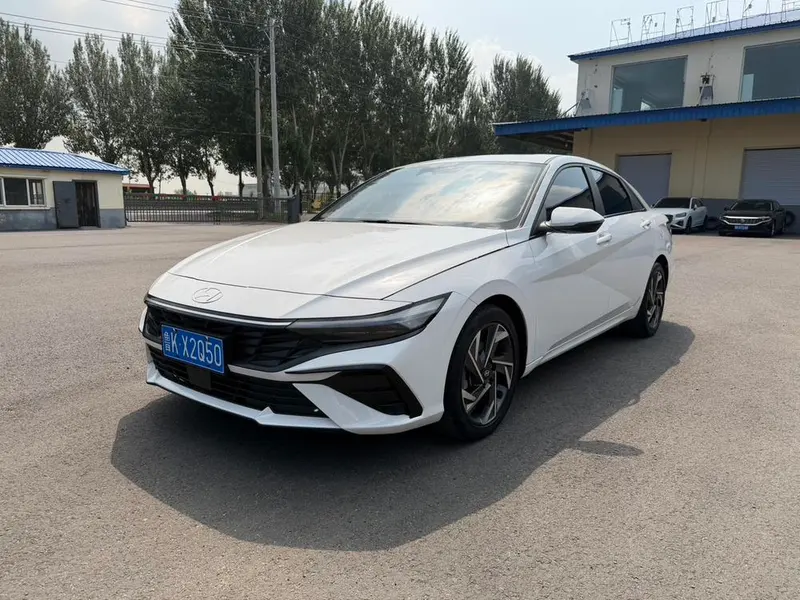 Hyundai Elantra, 2023