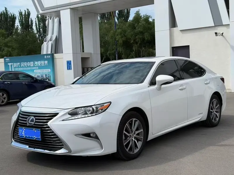 Lexus ES, 2015