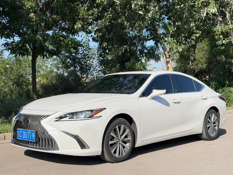 Lexus ES, 2020