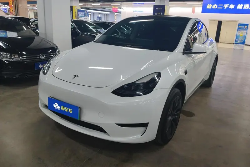 Tesla Model Y, 2024