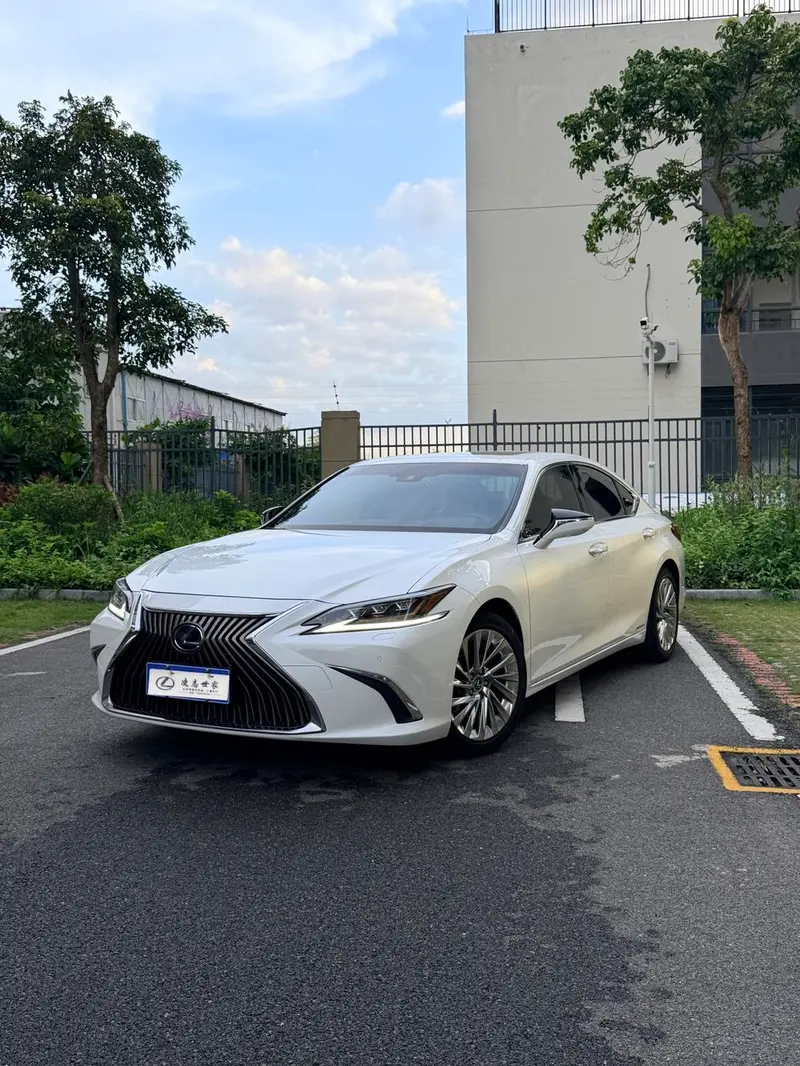 Lexus ES, 2020