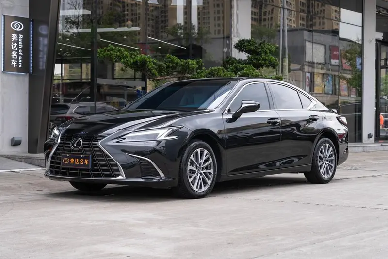 Lexus ES, 2025