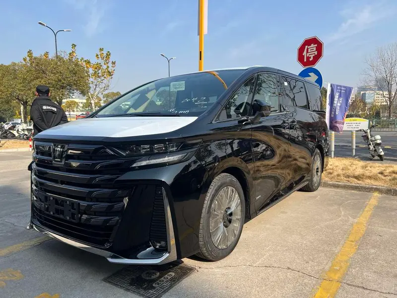 Toyota Alphard, 2025