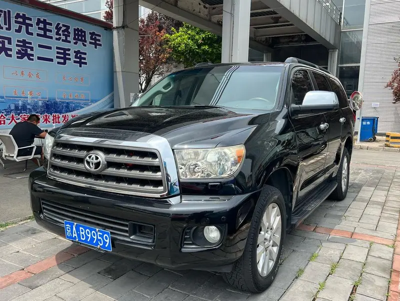Toyota Sequoia, 2010