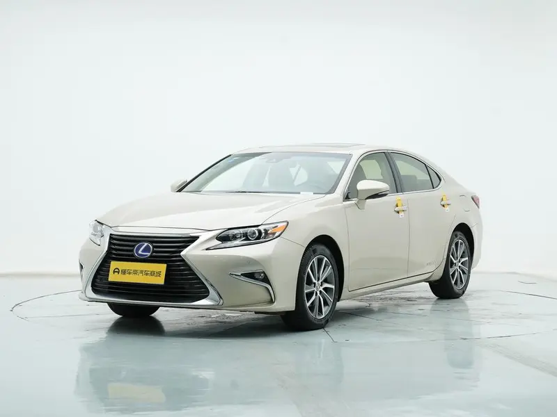 Lexus ES, 2015