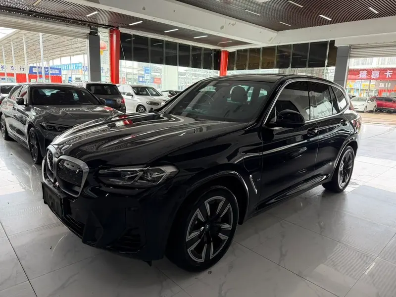 BMW iX3, 2023