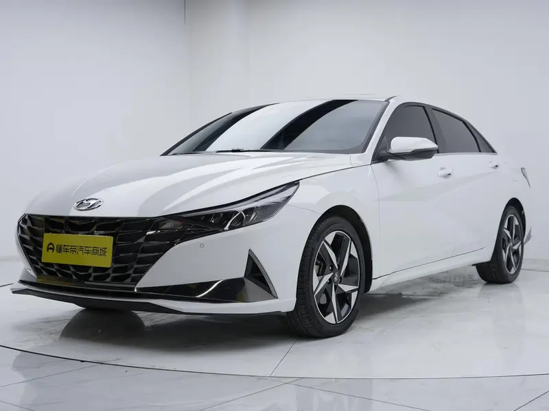 Hyundai Elantra, 2022