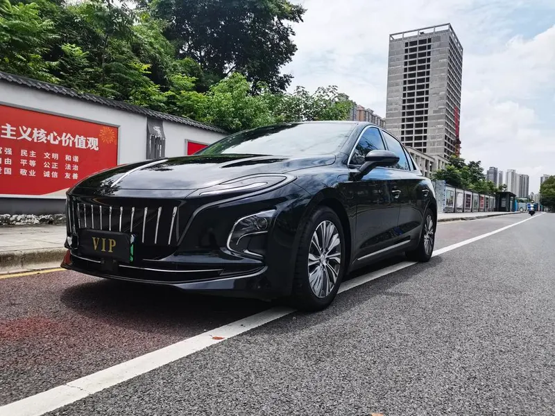 Hongqi E-QM5, 2022