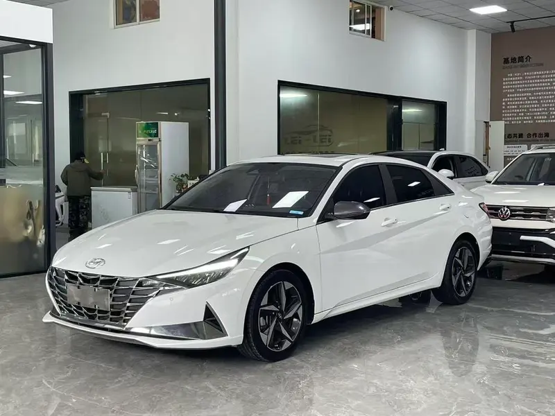 Hyundai Elantra, 2022
