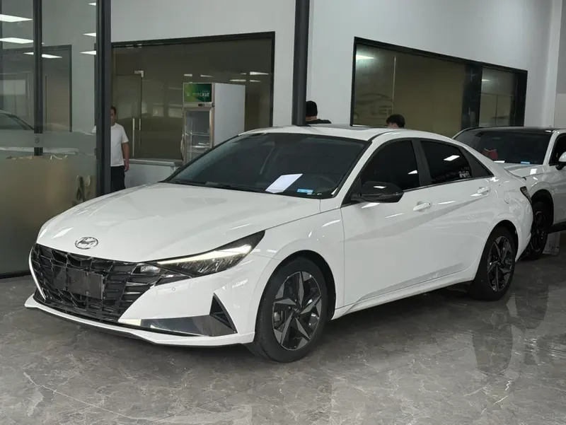 Hyundai Elantra, 2022