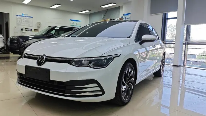 Volkswagen Golf, 2023
