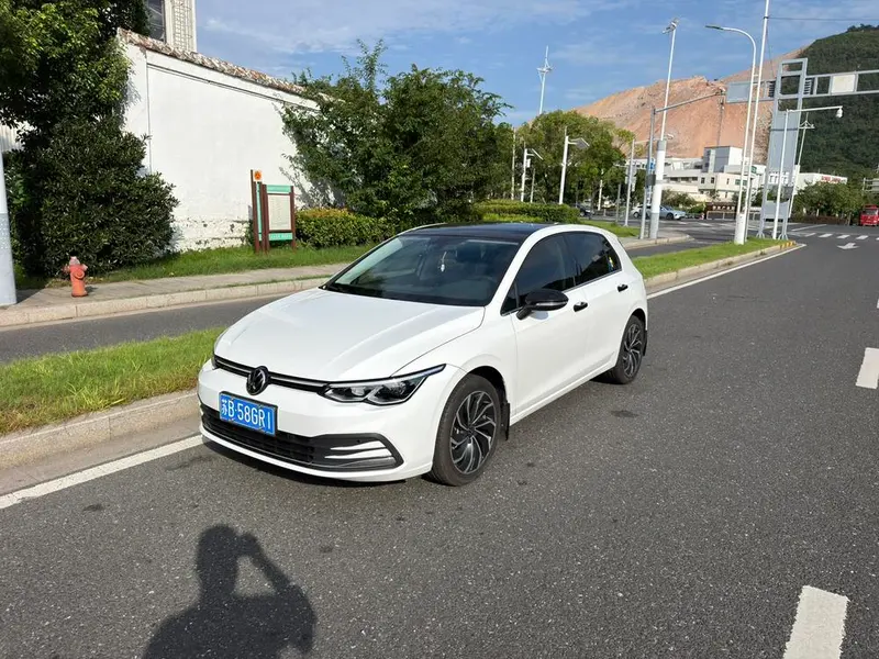 Volkswagen Golf, 2023