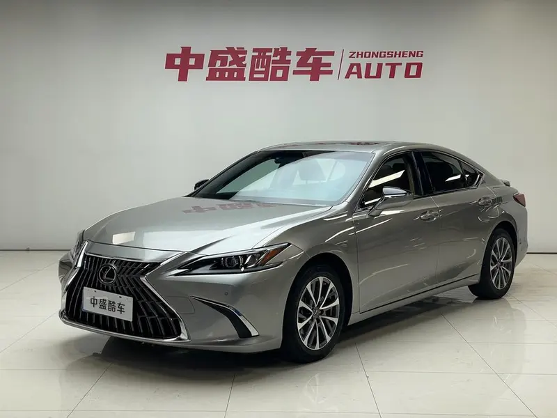 Lexus ES, 2022