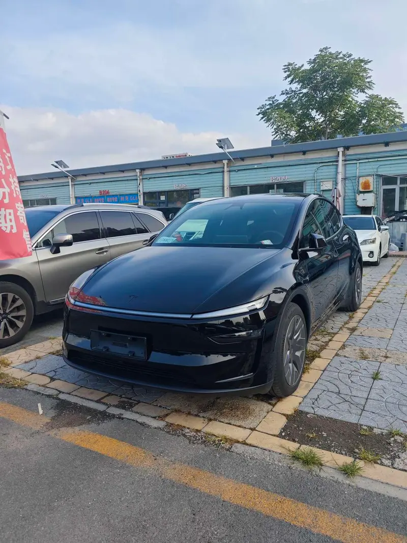 Tesla Model Y L, 2026