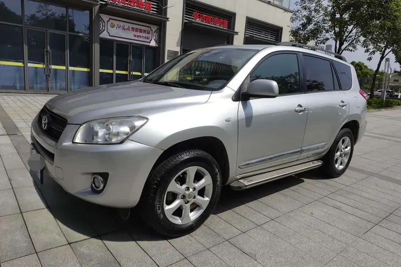 Toyota RAV4, 2011