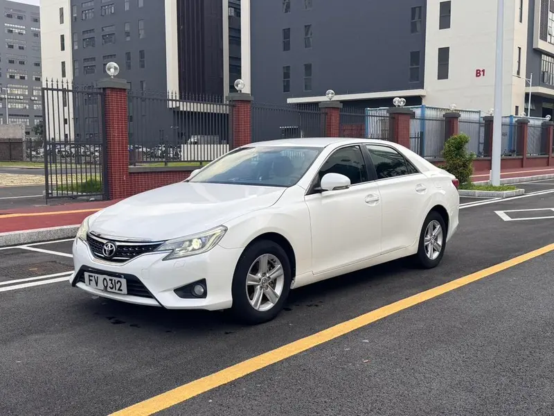 Toyota Reiz, 2013