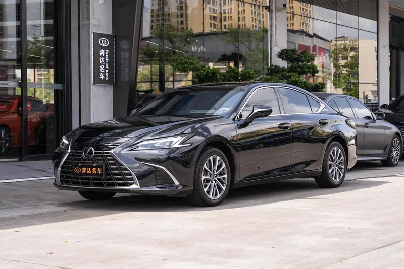 Lexus ES, 2025