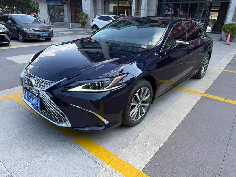 Lexus ES, 2020
