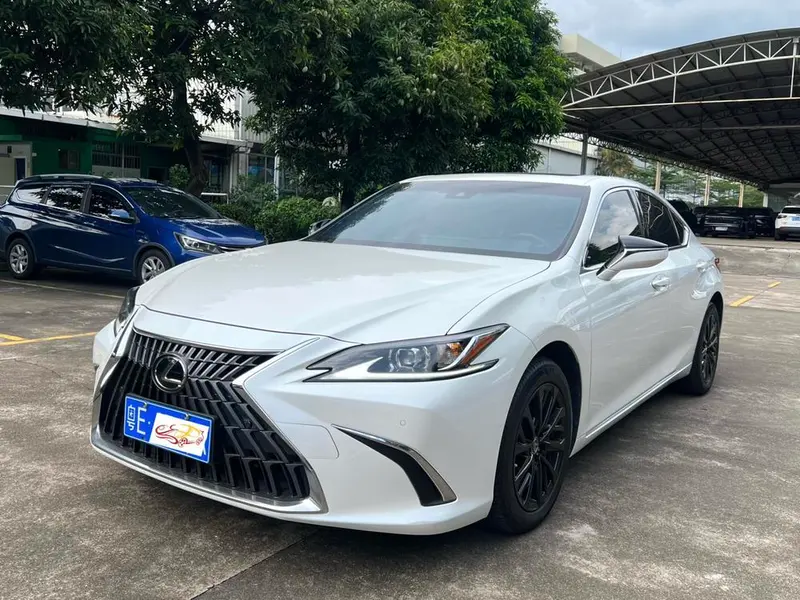 Lexus ES, 2022