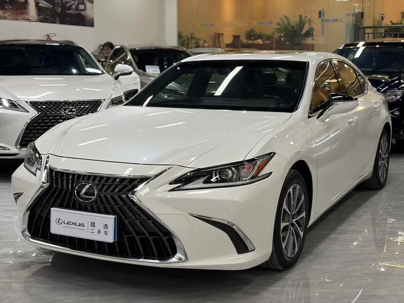 Lexus ES, 2022