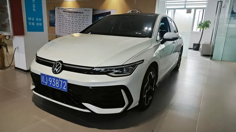 Volkswagen Golf, 2025