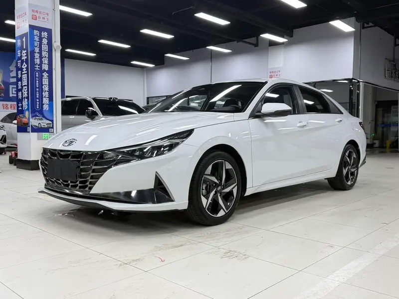 Hyundai Elantra, 2022