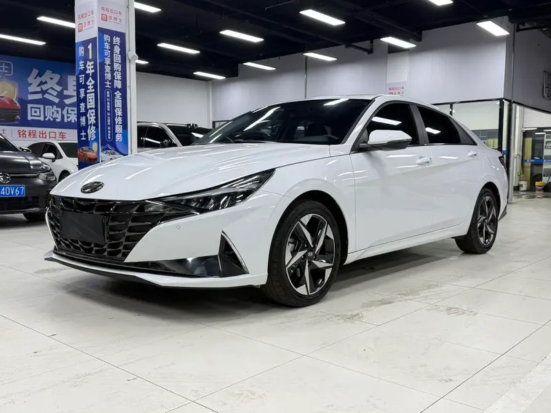 Hyundai Elantra, 2022