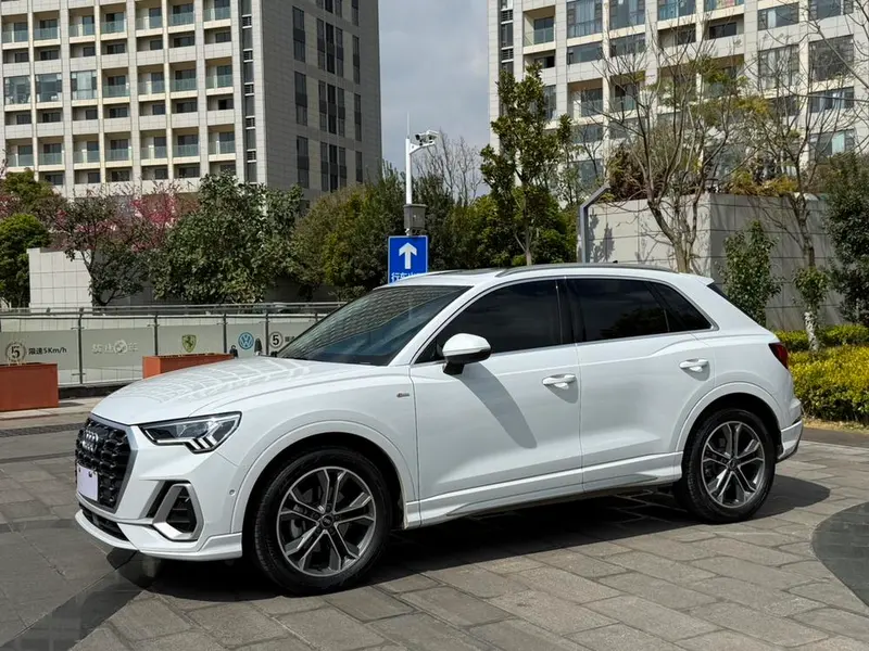 Audi Q3, 2022