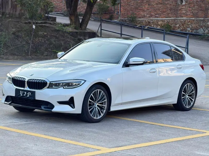 BMW 3-Series, 2022