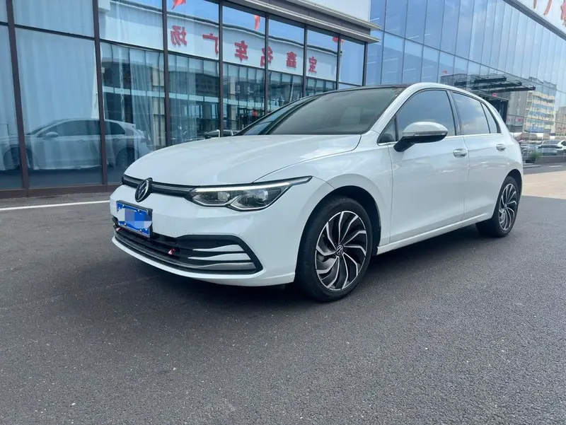 Volkswagen Golf, 2023