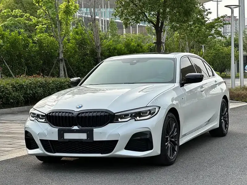 BMW 3-Series, 2022