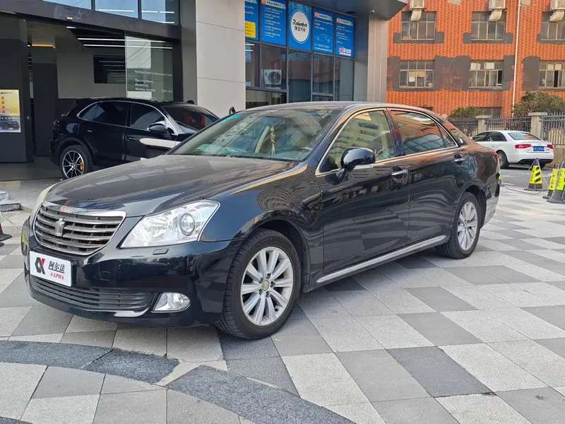 Toyota Crown, 2011
