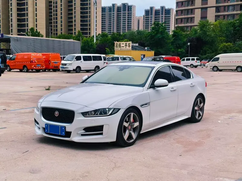 Jaguar XE, 2015