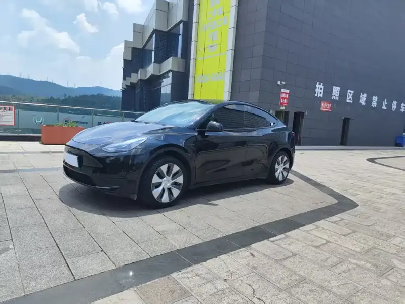 Tesla Model Y, 2023