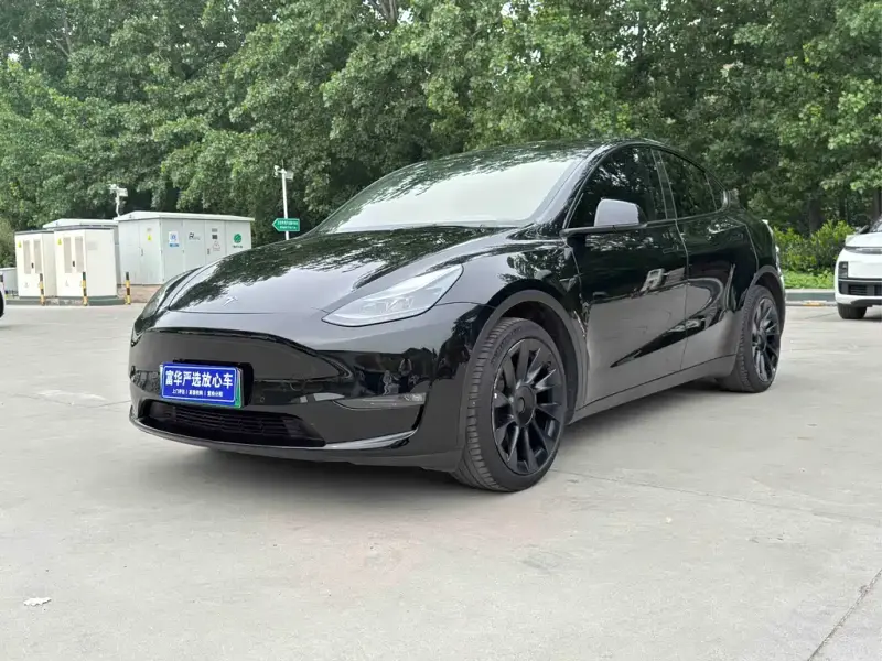 Tesla Model Y, 2022