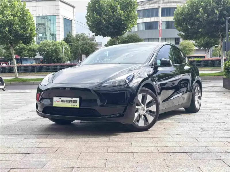 Tesla Model Y, 2023
