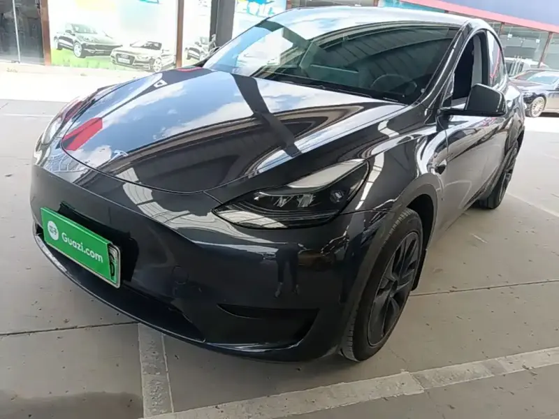 Tesla Model Y, 2024