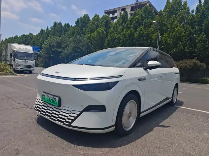 XPeng X9, 2024