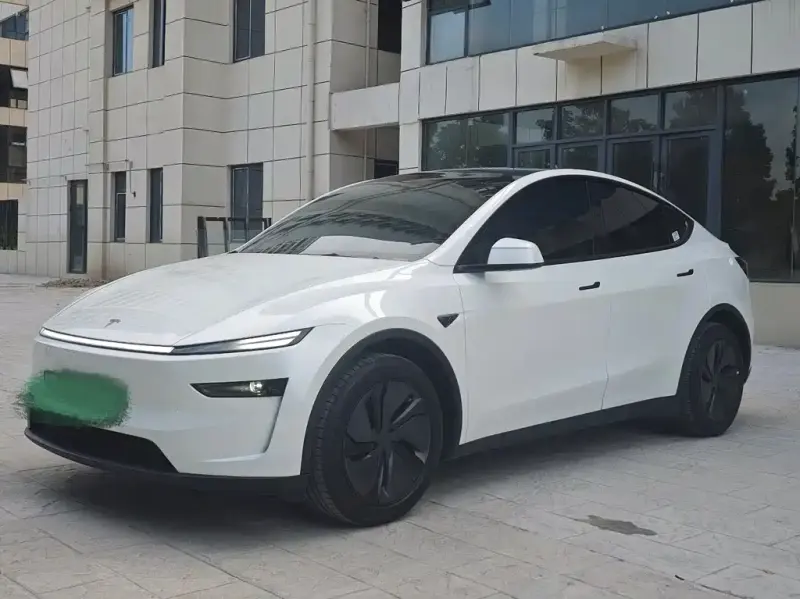 Tesla Model Y, 2026