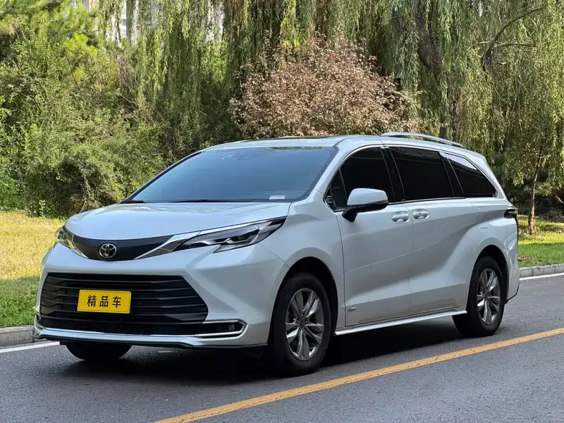 Toyota Sienna, 2025