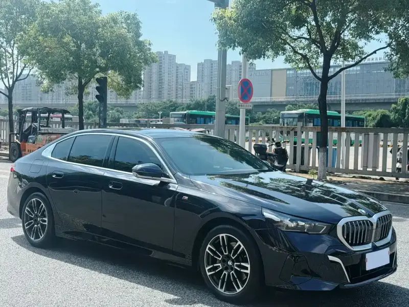 BMW 5 Series, 2024