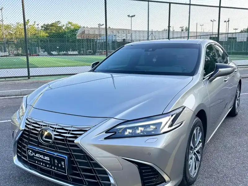 Lexus ES, 2025