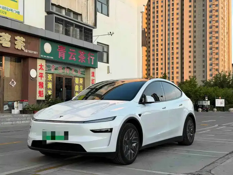 Tesla Model Y L, 2026