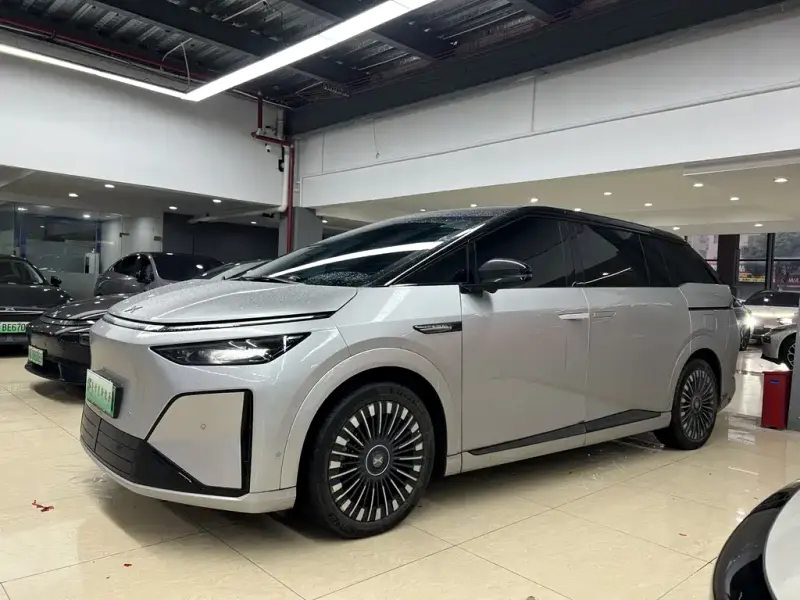 XPeng X9, 2025