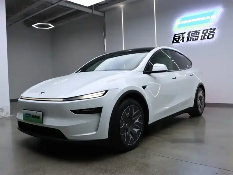 Tesla Model Y L, 2025