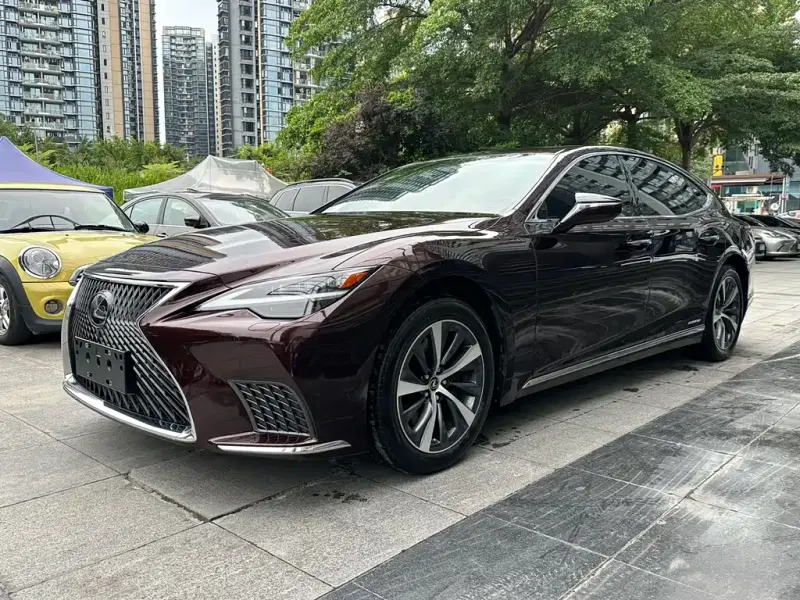 Lexus LS, 2022