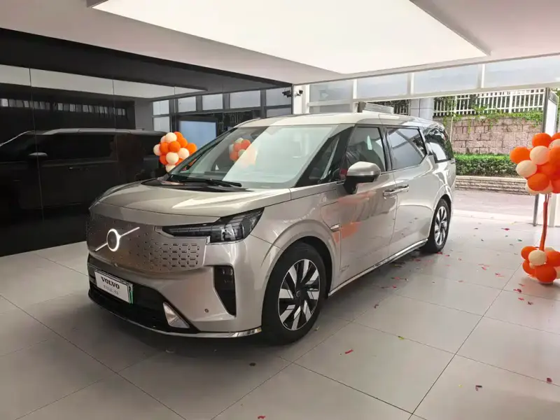 Volvo EM90, 2024