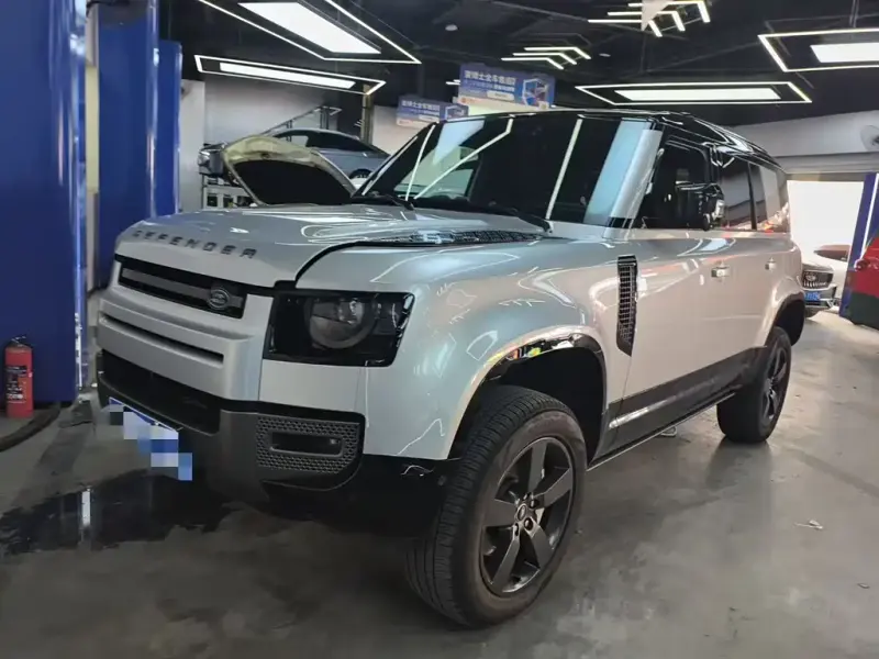 Land Rover Defender, 2023