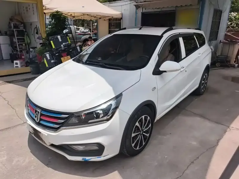 Baojun 310W, 2017
