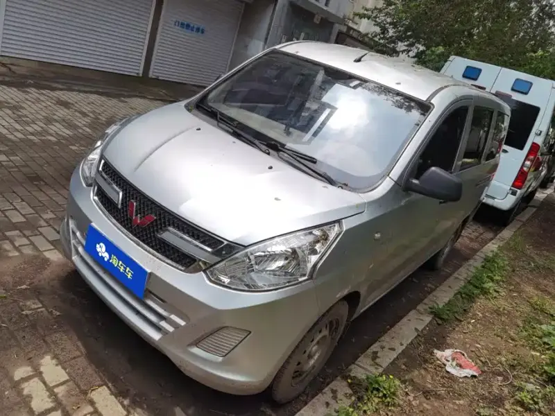 Wuling Rongguang V, 2017